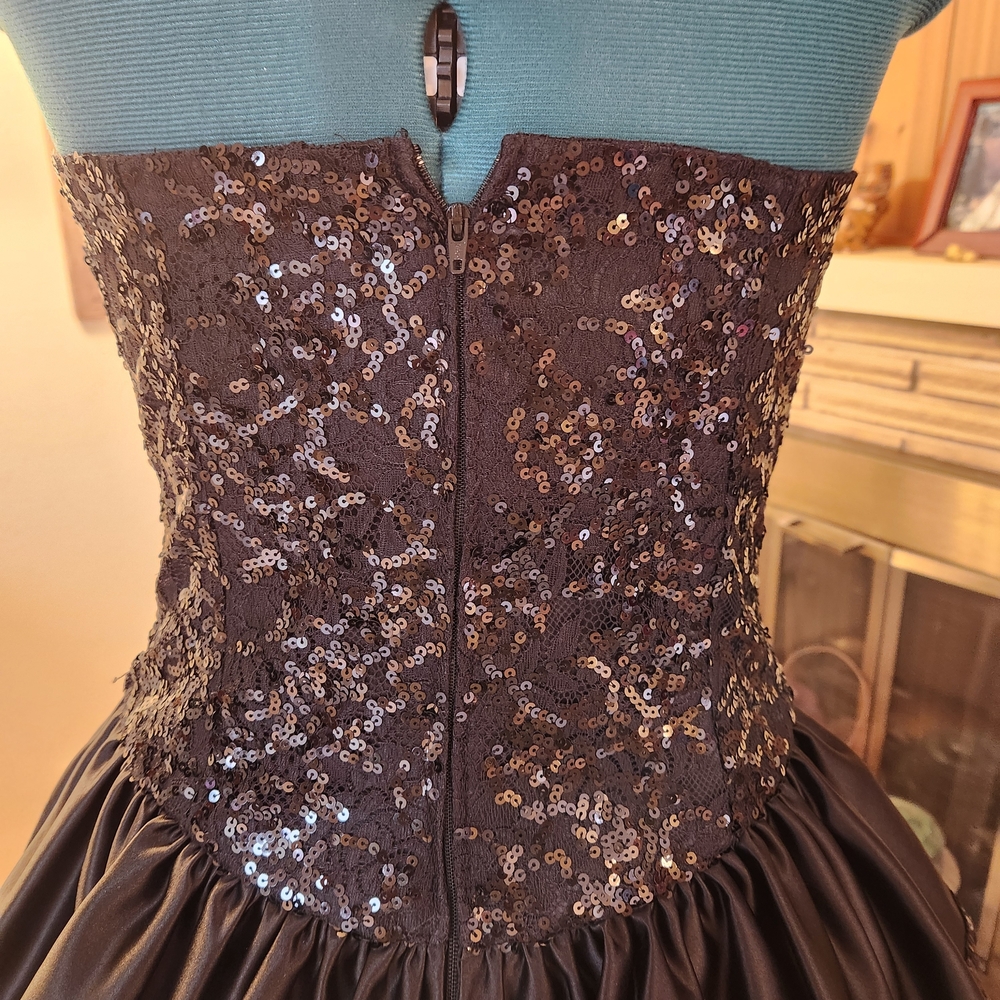 ✨ Vintage Betsey Johnson: The Ultimate Black Sequin "Dahlia" Party Dress ✨ - Picture 6 of 8